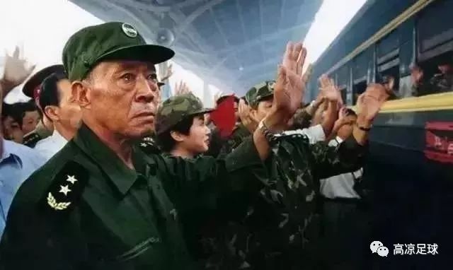 球友体育官网- 少帅临危受命首战惊险取三分  